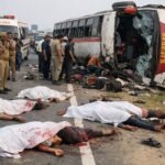 लखनऊ, पूर्वांचल एक्सप्रेसवे पर मौत का तांडव! तेज रफ्तार बस पलटी, 5 की मौत, कई यात्री गंभीर