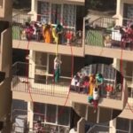 साड़ी के लिए बेटे की जान दांव पर! चौथी मंजिल से लटकाया बच्चा, फरीदाबाद का VIDEO देख दहल उठे लोग