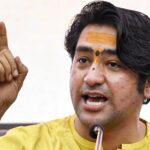 “दुनिया में अशांति, भारत मुस्कुरा रहा” — वाराणसी पहुंचे धीरेंद्र कृष्ण शास्त्री का बड़ा बयान, ट्रंप को बताया भरोसेमंद नहीं