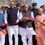 लखनऊ में 11 Km लंबा ग्रीन कॉरिडोर शुरू! 10 लाख लोगों को राहत, राजनाथ बोले—अगले महीने से दौड़ेगा लखनऊ-कानपुर एक्सप्रेसवे