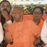 मंच पर मिथुन ने छुए योगी के पैर, सुवेंदु को पहनाया भगवा गमछा: शपथ समारोह में मोदी-योगी की बॉन्डिंग बनी चर्चा