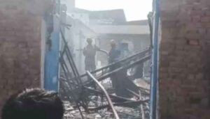 आगरा में घर बना आग का गोला! तेज धमाके के साथ फटे 2 गैस सिलेंडर, चीख-पुकार के बीच भागा परिवार