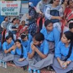 “90 साल पुराने स्कूल पर लगा ताला, रो पड़े बच्चे: CM योगी से लगाई गुहार- हमारी पढ़ाई बचा लीजिए!”