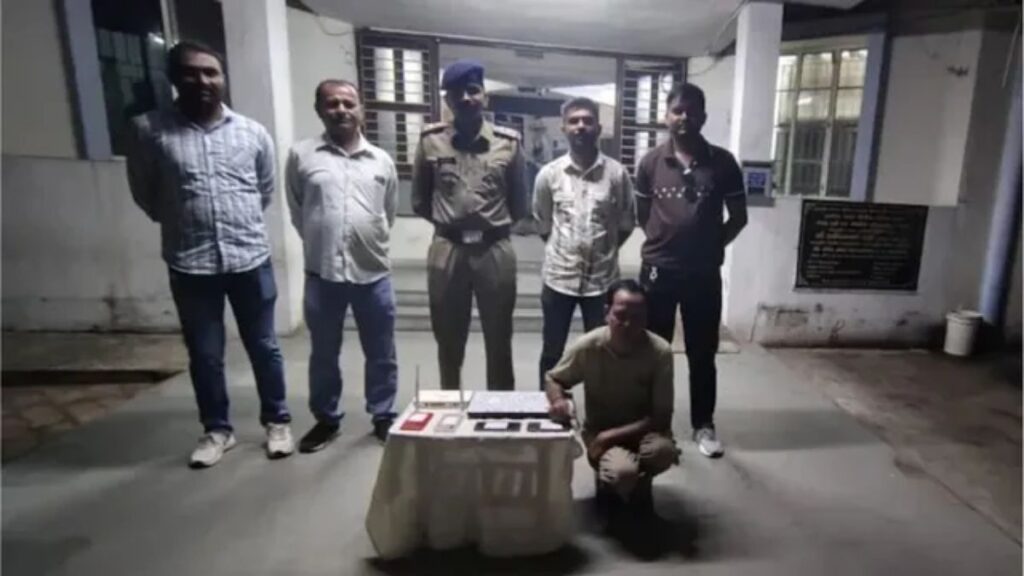 अहमदाबाद में फर्जी कॉल सेंटर का बड़ा भंडाफोड़! अमेरिकी नागरिकों को फेक लोन का झांसा देकर करोड़ों की ठगी का खुलासा