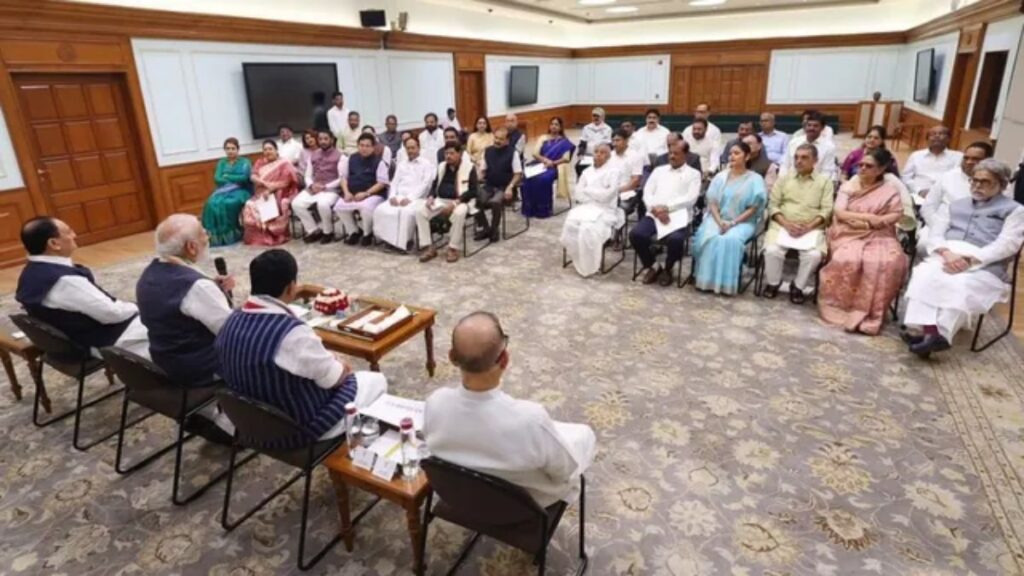 ‘चिंता मत करो, मैं आपके साथ हूं’, बागी सांसदों से PM मोदी की खास मुलाकात; नाश्ते पर क्या हुई बड़ी बात?