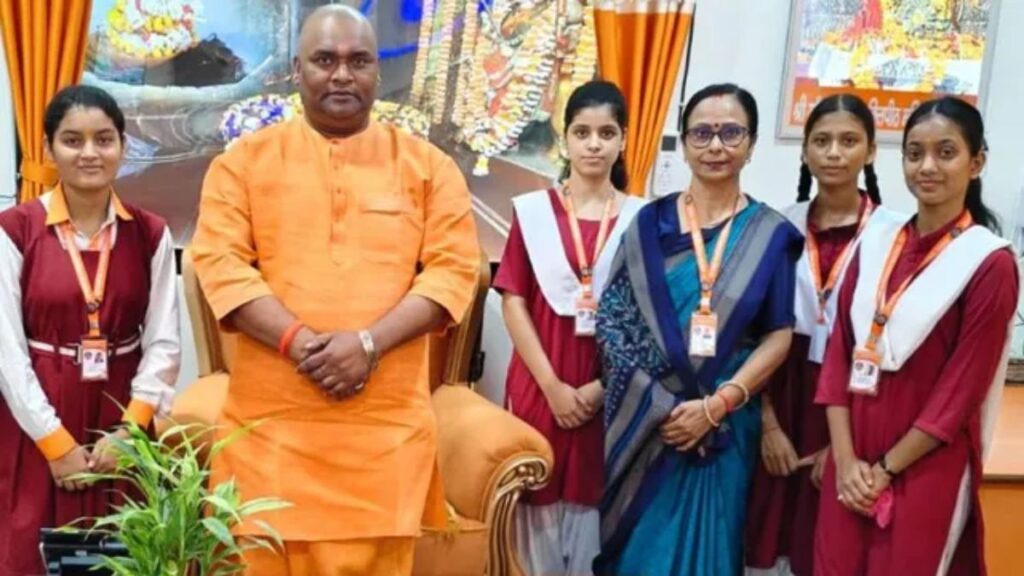 राष्ट्रपति भवन से आया खास बुलावा! बलरामपुर की 4 छात्राएं द्रौपदी मुर्मू को बांधेंगी राखी, जानिए क्यों मिला विशेष निमंत्रण