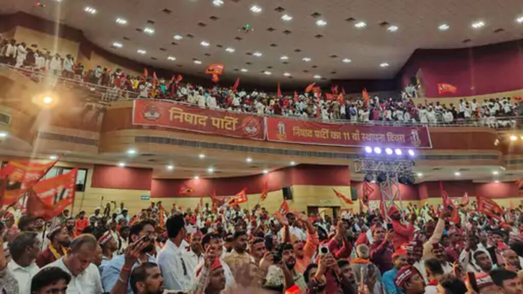 Lucknow: ‘मैं मंत्री नहीं, संतरी हूं’… निषाद पार्टी का बड़ा शक्ति प्रदर्शन, 2027 के लिए संजय निषाद ने बजाया चुनावी बिगुल?