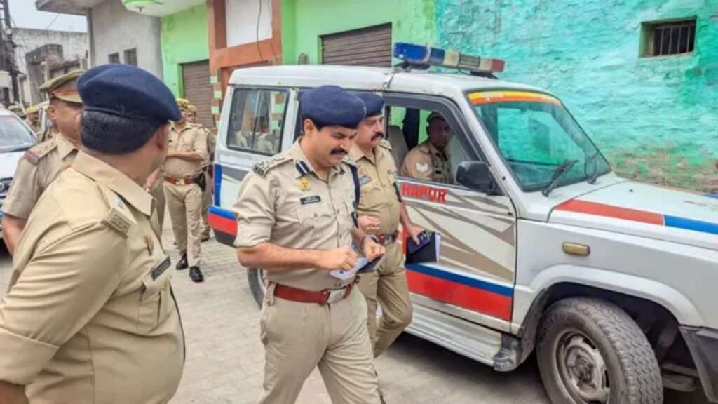 हापुड़ फायरिंग कांड में DIG का बड़ा एक्शन: CO और SHO हटे, पूर्व प्रधान समेत 5 आरोपी गिरफ्तार; तमंचा और स्कॉर्पियो बरामद