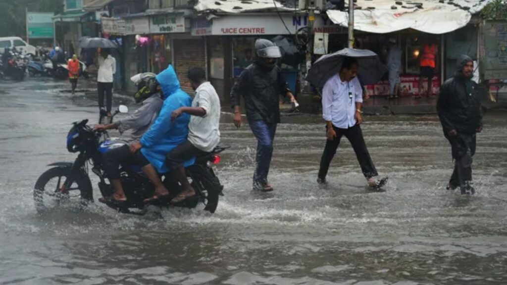 Monsoon 2026: विदाई से पहले फिर बदला मौसम, MP-राजस्थान से गुजरात तक बारिश का जोर; उत्तर भारत में भी अलर्ट