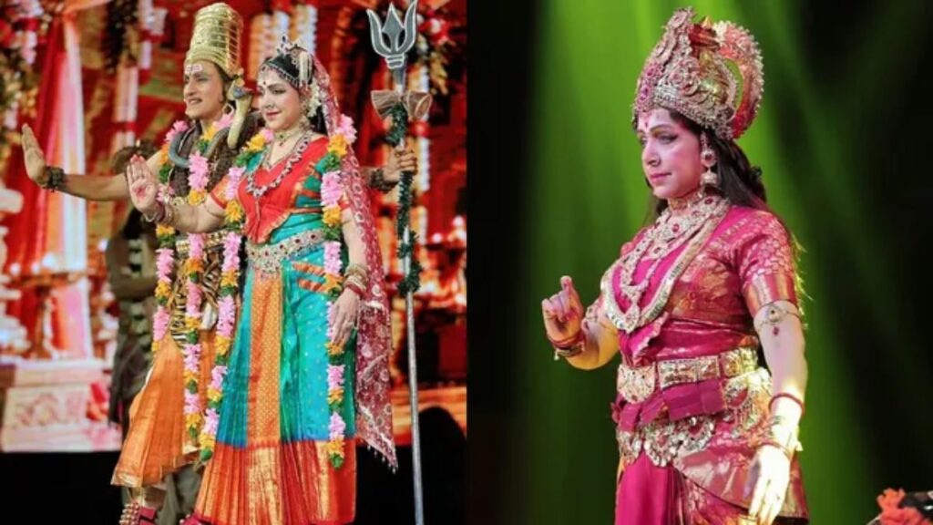 77 साल की उम्र में हेमा मालिनी बनीं माता पार्वती, ‘दुर्गा’ बनकर मंच पर उतरीं ड्रीम गर्ल; हैदराबाद में मंत्रमुग्ध हुए दर्शक