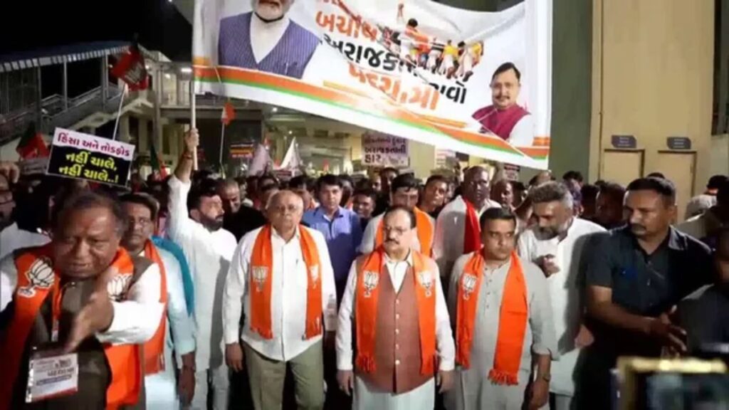 गुजरात में BJP की ‘लोकतंत्र बचाओ’ पदयात्रा से क्यों गरमाई सियासत? भूपेंद्र पटेल, जेपी नड्डा सड़क पर उतरे